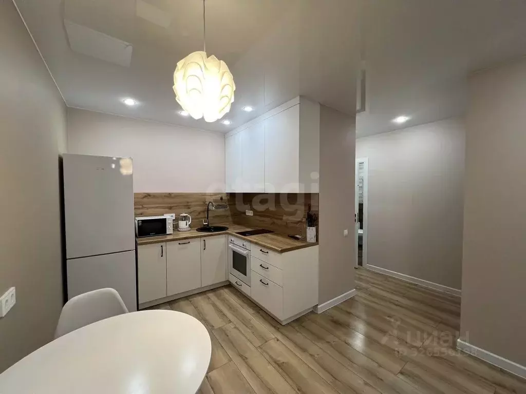 1-к кв. Тюменская область, Тюмень ул. Первооткрывателей, 10 (37.0 м) - Фото 1