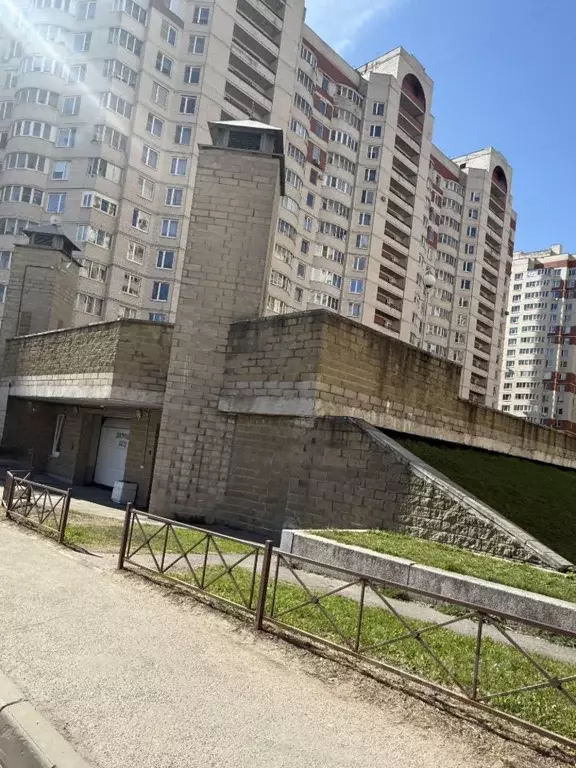 Гараж в Санкт-Петербург ул. Ворошилова, 25к3 (15 м) - Фото 1