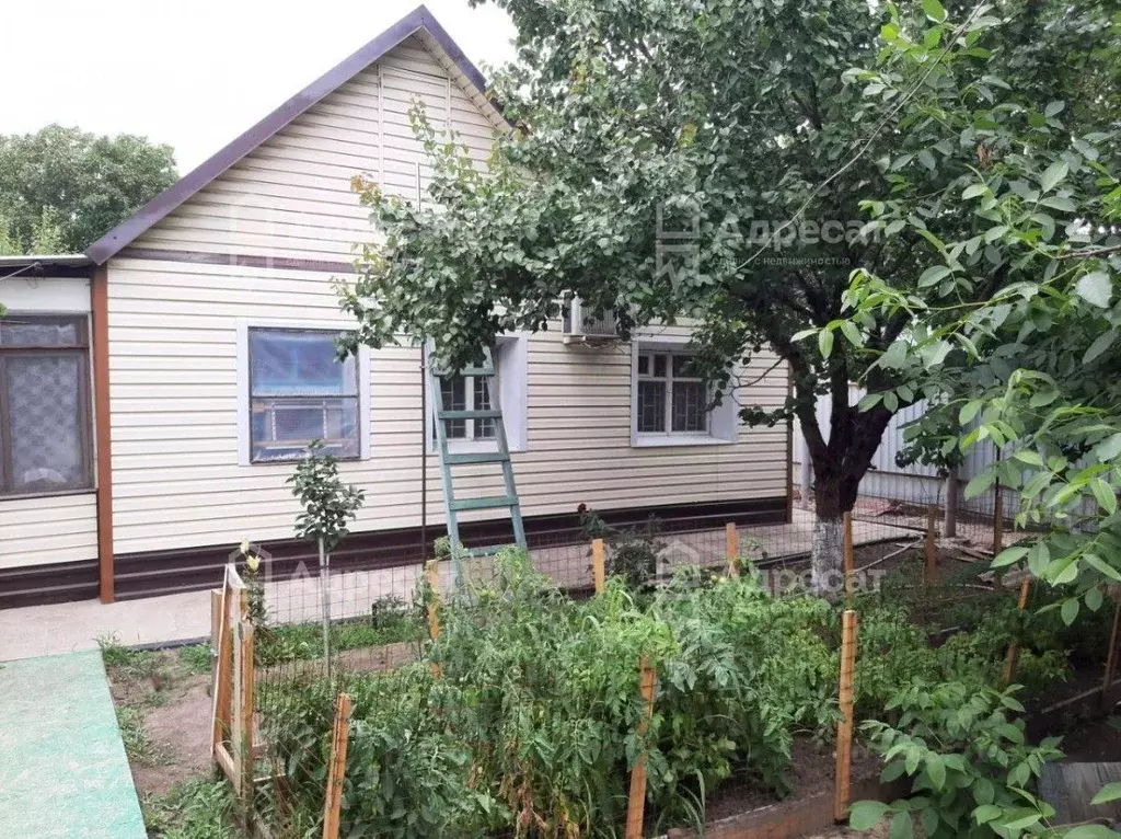 Дом в Волгоградская область, Волжский Химик СНТ, ул. Гидростроевская ... - Фото 1