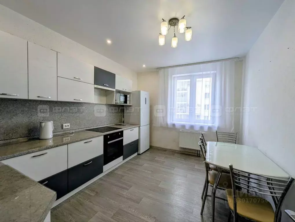 2-к кв. Татарстан, Казань ул. Рауиса Гареева, 111к1 (58.0 м) - Фото 1