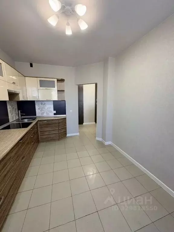 1-к кв. Омская область, Омск просп. Комарова, 15к3 (42.8 м) - Фото 2