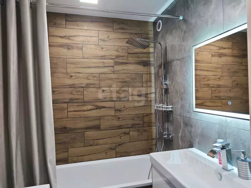 3-к кв. Воронежская область, Воронеж ул. Моисеева, 51 (69.2 м) - Фото 0