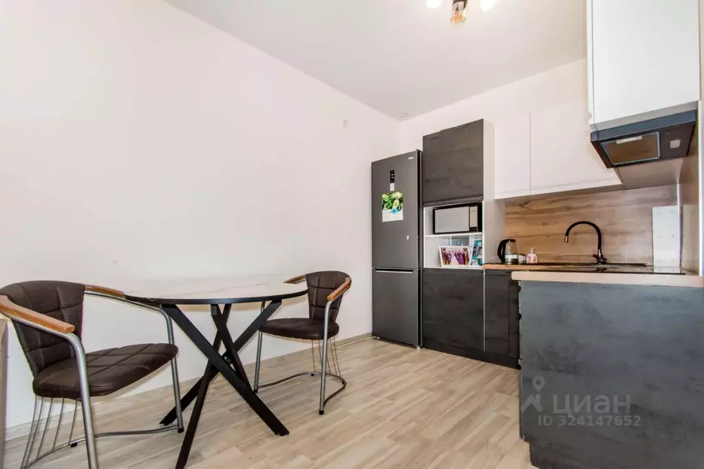 2-к кв. Свердловская область, Екатеринбург ул. Крауля, 170 (56.4 м) - Фото 1