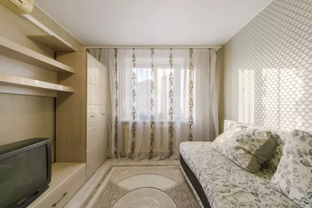 3-к кв. Тюменская область, Тюмень Восточный мкр, ул. Моторостроителей, ... - Фото 1