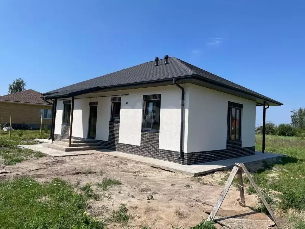 Дом в Белгородская область, Старый Оскол ул. Эдуарда Григорьева, 14 ... - Фото 0