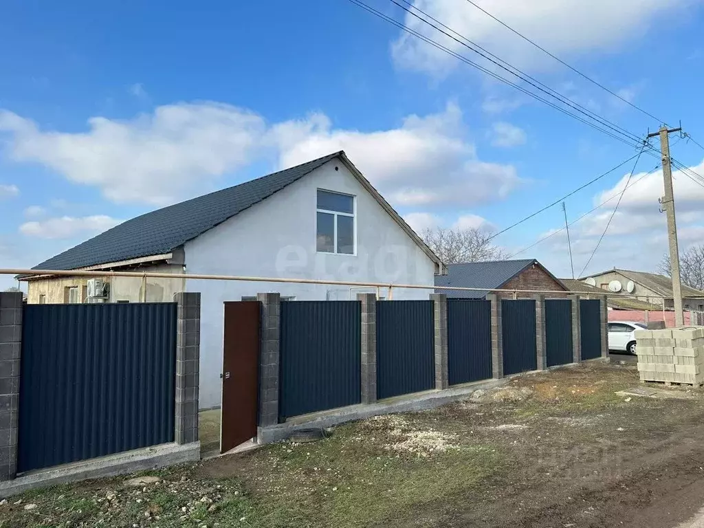 Дом в Крым, Черноморский район, с. Кировское ул. Садовая, 4 (160 м) - Фото 1