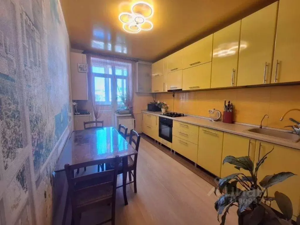 3-к кв. Крым, Симферополь ул. Камская, 37 (98.0 м) - Фото 0
