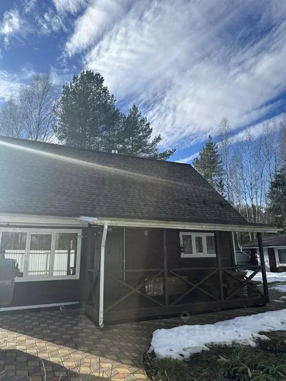 Дом в Ленинградская область, Выборгский район, Рощинское городское ... - Фото 1