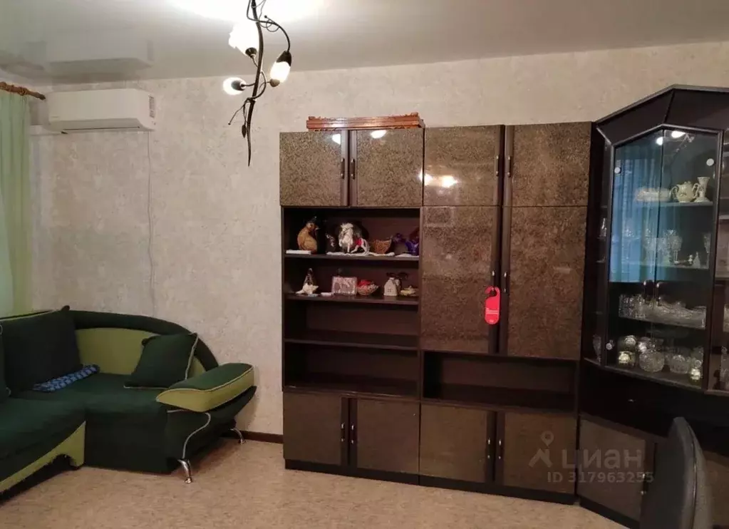 3-к кв. Волгоградская область, Волгоград ул. Репина, 1 (50.0 м) - Фото 0