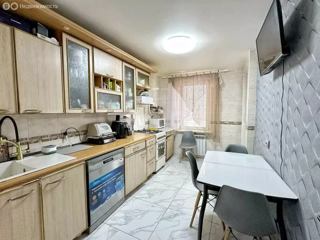 4-комнатная квартира: Севастополь, улица Александра Маринеско, 4Б ... - Фото 1