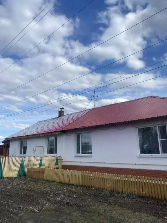 Дом в Свердловская область, Туринск ул. Освобождения, 77 (85 м) - Фото 1