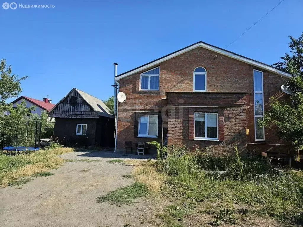 Дом в Аксай, улица Александра Донцова (180 м) - Фото 1