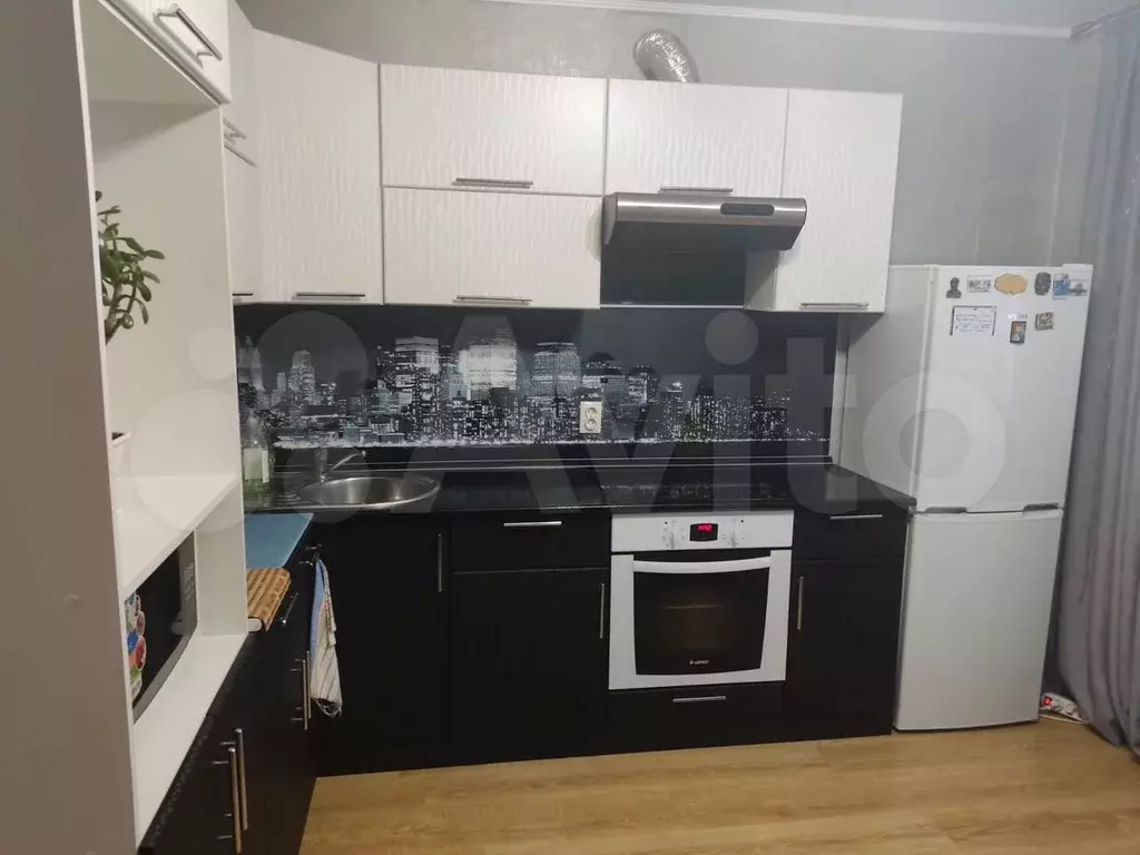 1-к. квартира, 45 м, 1/10 эт. - Фото 0