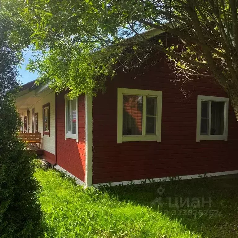 Дом в Карелия, Лахденпохский муниципальный округ, пос. Вятиккя ул. ... - Фото 1