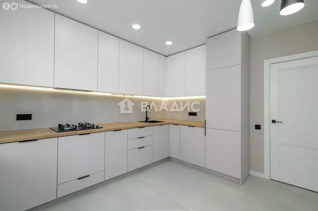 3-комнатная квартира: Калининград, Старокаменная улица, 3А (79 м) - Фото 1