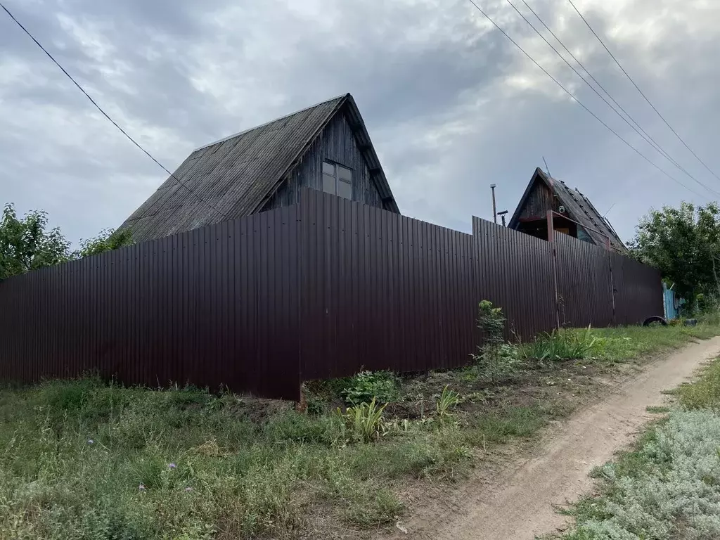 Дом в Саратовская область, Энгельсский район, Красноярское ... - Фото 1