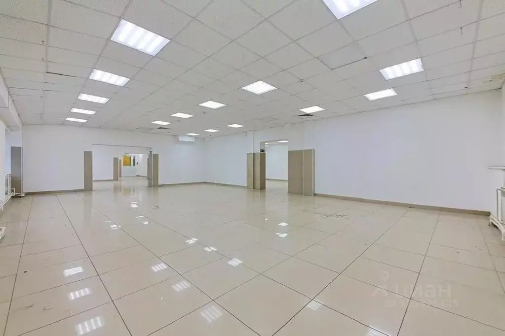 Помещение свободного назначения в Санкт-Петербург Октябрьская наб., ... - Фото 1