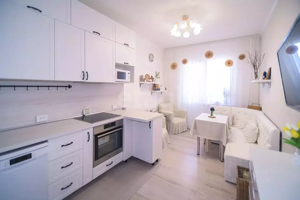 2-к кв. Ханты-Мансийский АО, Сургут ул. Крылова, 30 (67.9 м) - Фото 1