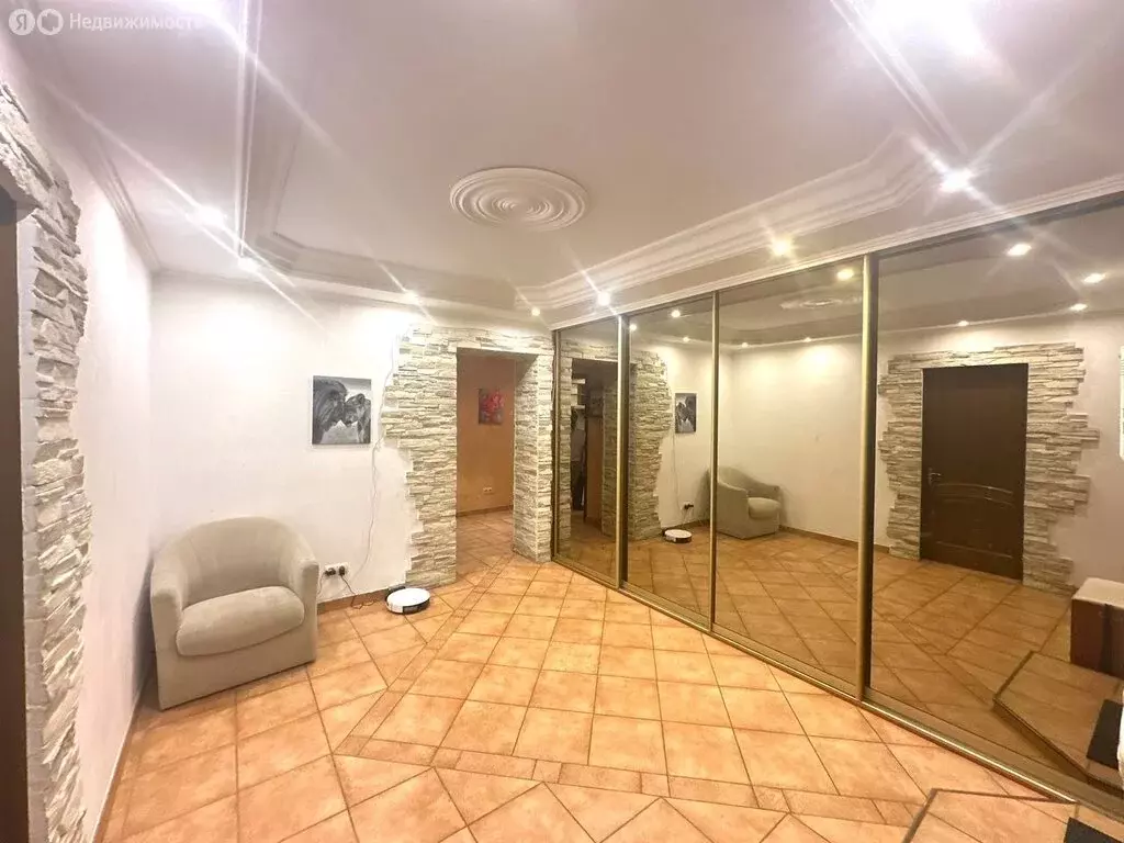 3-комнатная квартира: посёлок городского типа Лесной Городок, улица ... - Фото 1