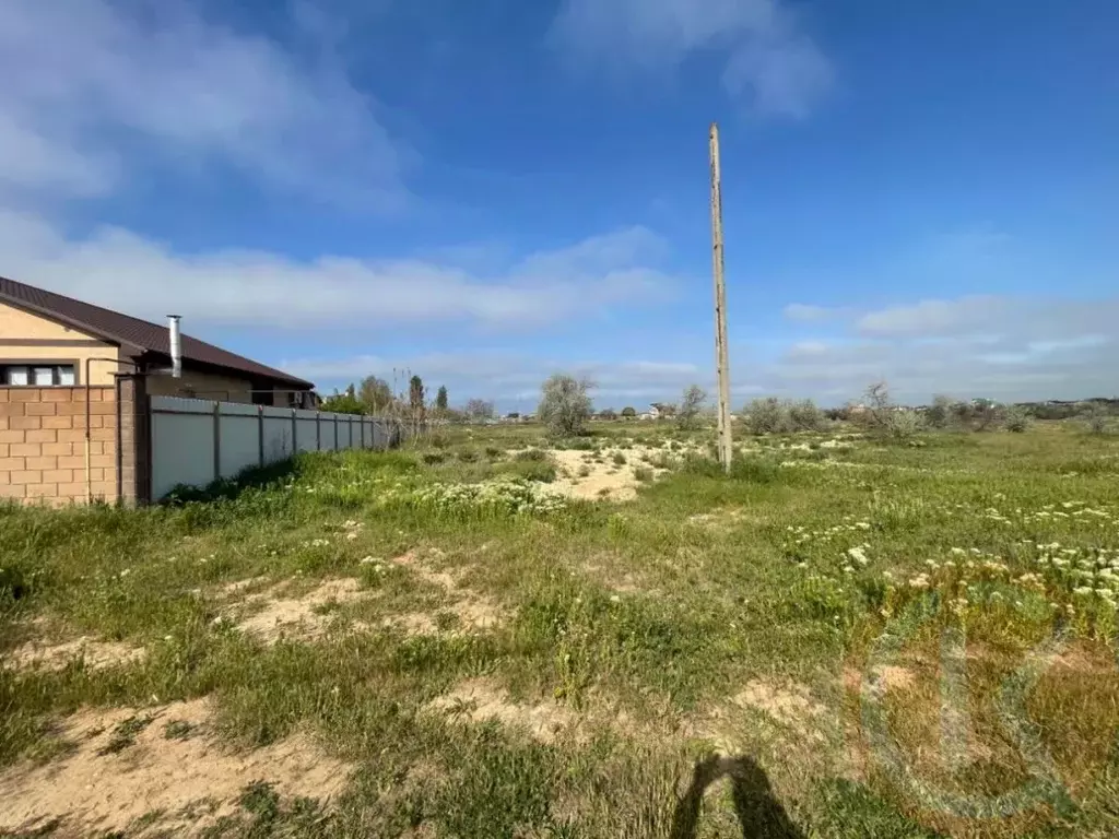 Участок в Крым, Евпатория городской округ, Заозерное пгт ул. Чкалова, ... - Фото 1