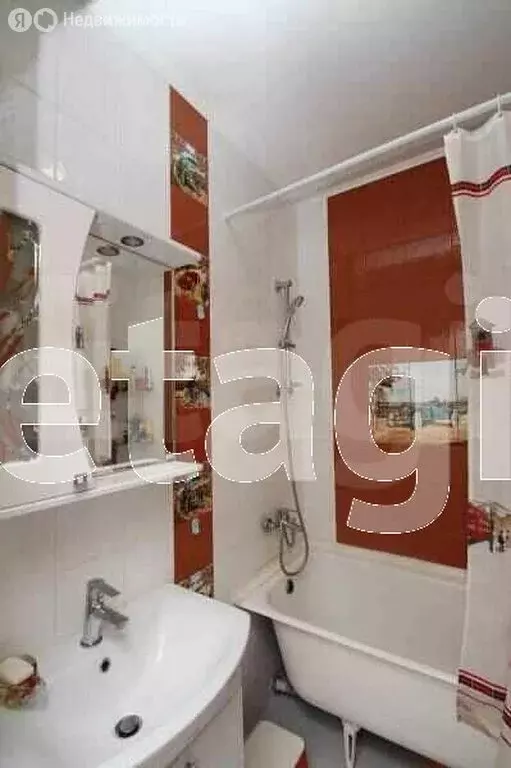 2-комнатная квартира: Тюмень, улица Александра Протозанова, 16 (62 м) - Фото 2