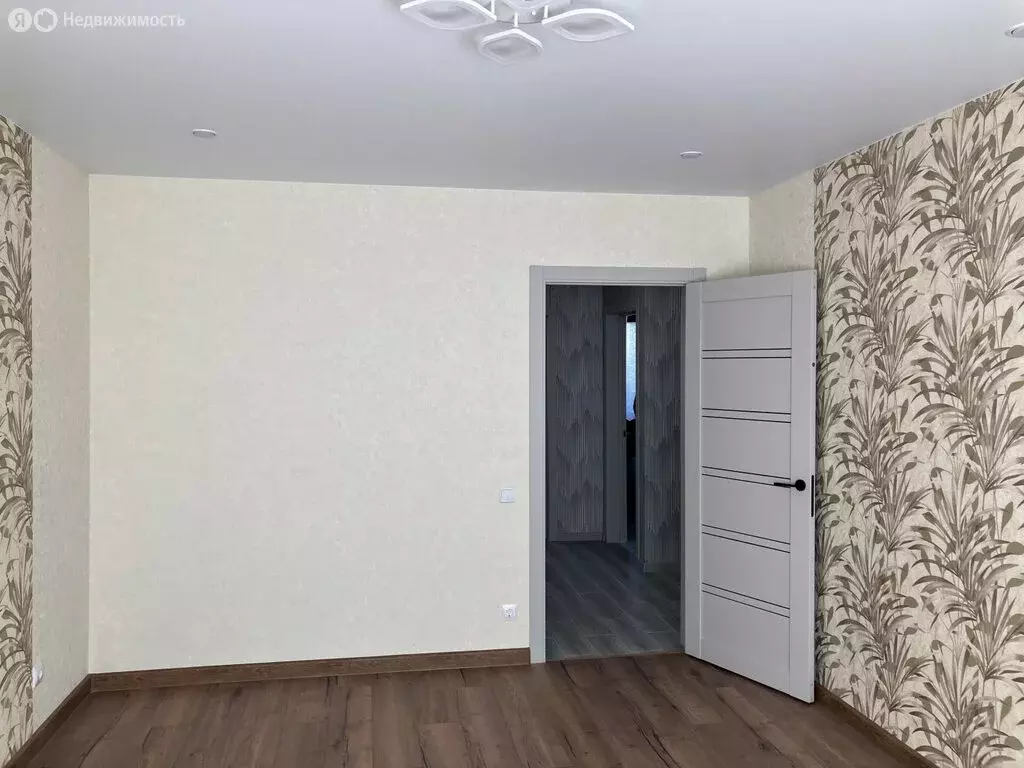 2-комнатная квартира: Саратов, улица имени Михаила Булгакова, 4 (50 м) - Фото 0