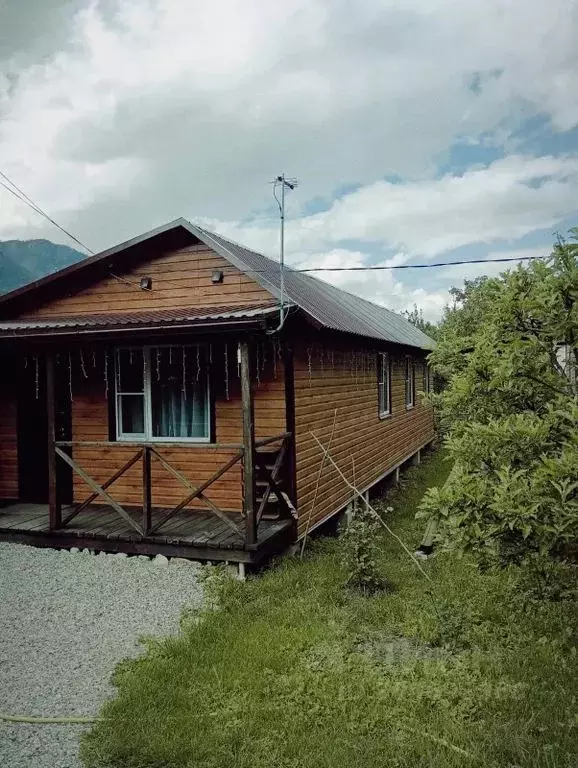 Дом в Карачаево-Черкесия, Теберда Карачаевский городской округ, ул. ... - Фото 0