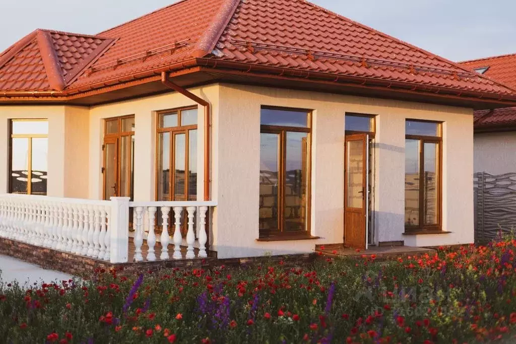 Дом в Крым, Сакский район, с. Молочное  (91 м) - Фото 1