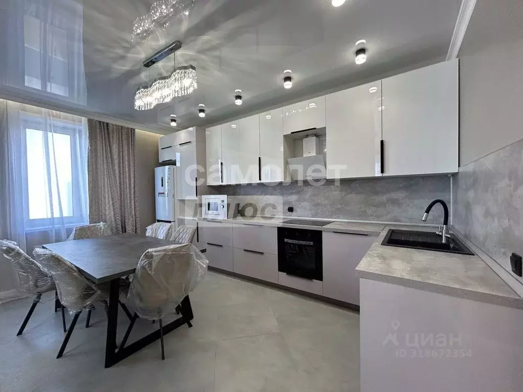 3-к кв. Тюменская область, Тюмень ул. Республики, 204к10 (86.6 м) - Фото 0