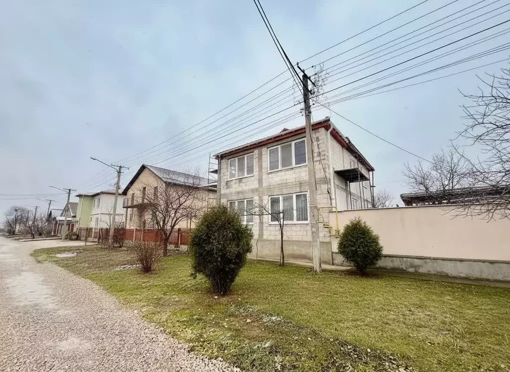 Дом в Крым, Симферополь ул. Яшлар (150 м) - Фото 1