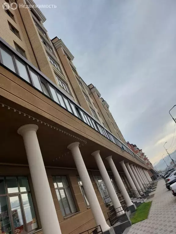 2-комнатная квартира: Владикавказ, улица Курсантов-Кировцев, 4А (79 м) - Фото 1