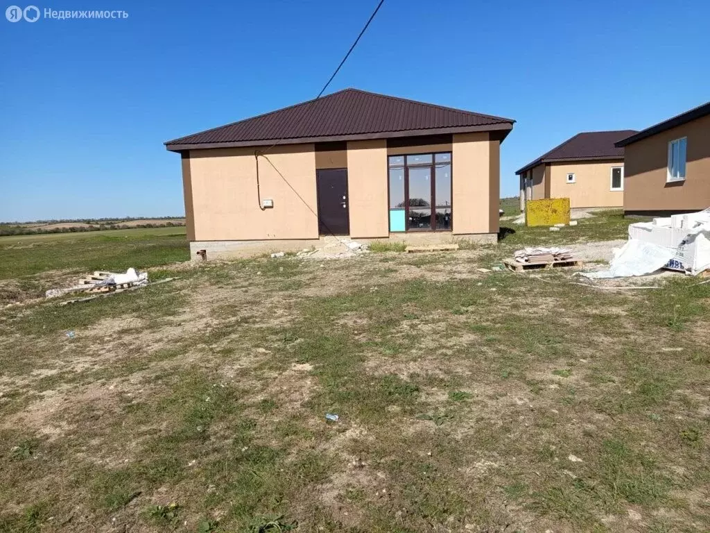Дом в село Урожайное, Таврическая улица (100 м) - Фото 1