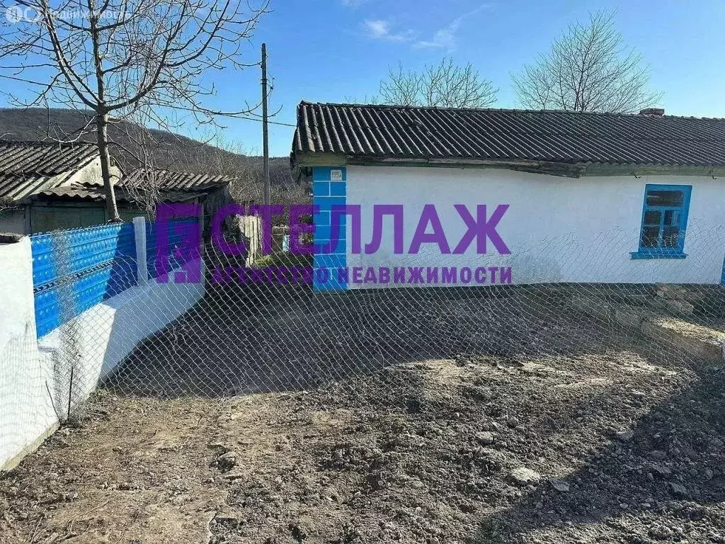 Дом в село Грушевка, Советская улица, 135 (90 м) - Фото 1