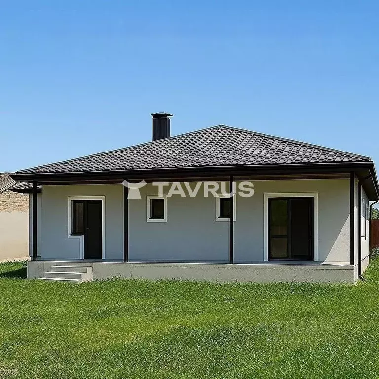 Дом в Крым, Симферопольский район, Чистенское с/пос, с. Трехпрудное ... - Фото 1