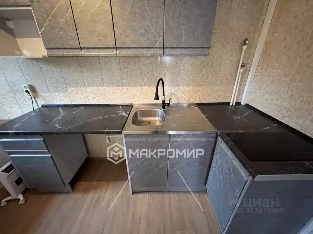 Дом в Ленинградская область, Кировское городское поселение, Беляевский ... - Фото 1