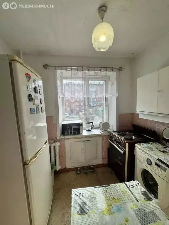 4-комнатная квартира: Кемерово, улица Веры Волошиной, 6А (62 м) - Фото 0