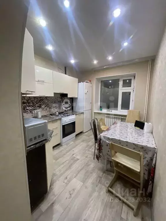 2-к кв. Ямало-Ненецкий АО, Новый Уренгой Юбилейный мкр, 5/2 (58.5 м) - Фото 1