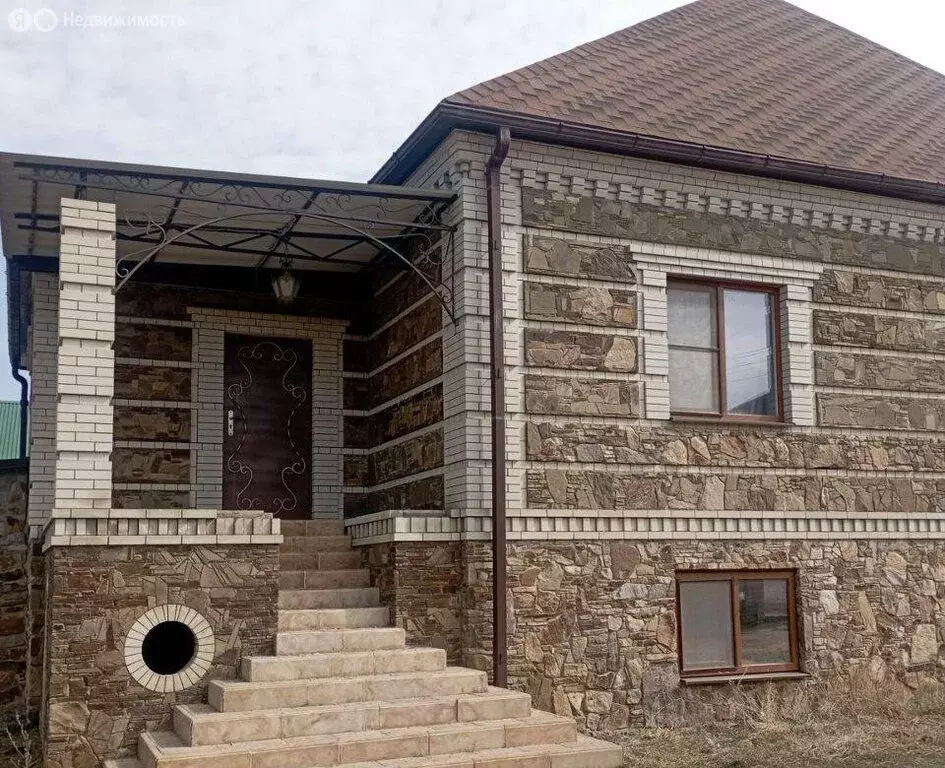 Дом в Каменск-Шахтинский, Рабочая улица (262.1 м) - Фото 0