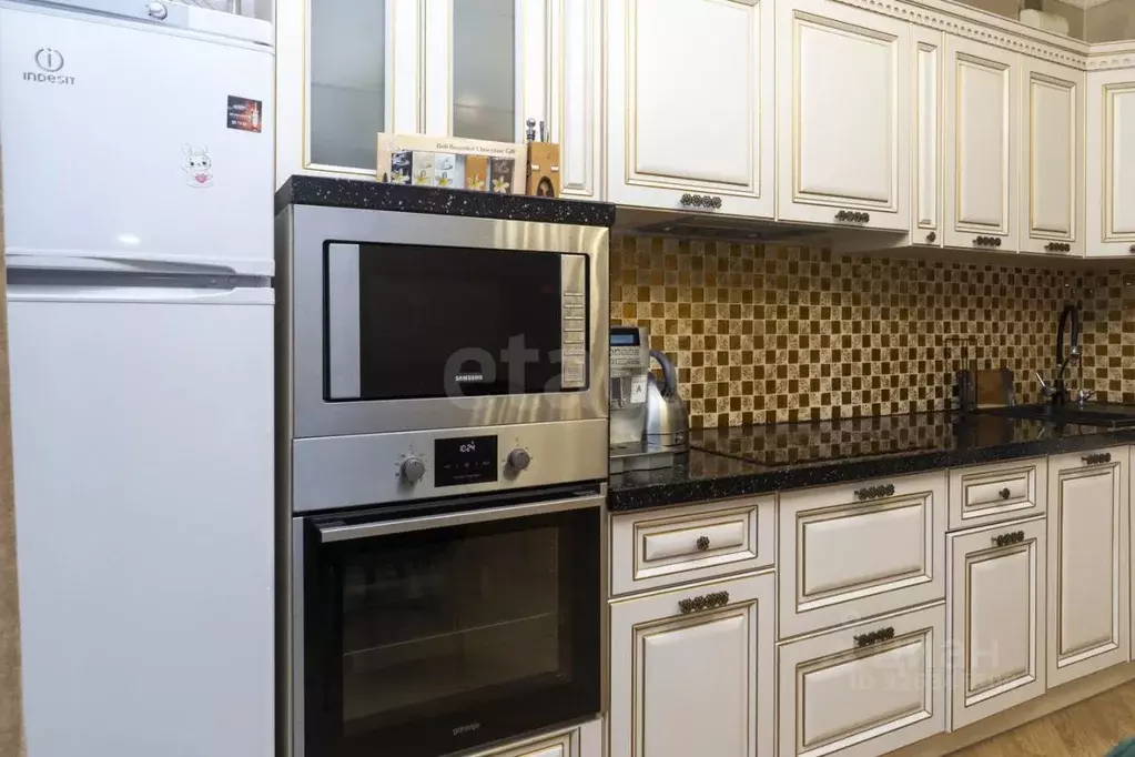 2-к кв. Тюменская область, Тюмень ул. Николая Зелинского, 21 (68.0 м) - Фото 1