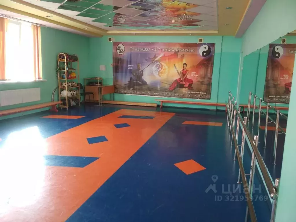 Помещение свободного назначения в Кемеровская область, Кемерово просп. ... - Фото 1