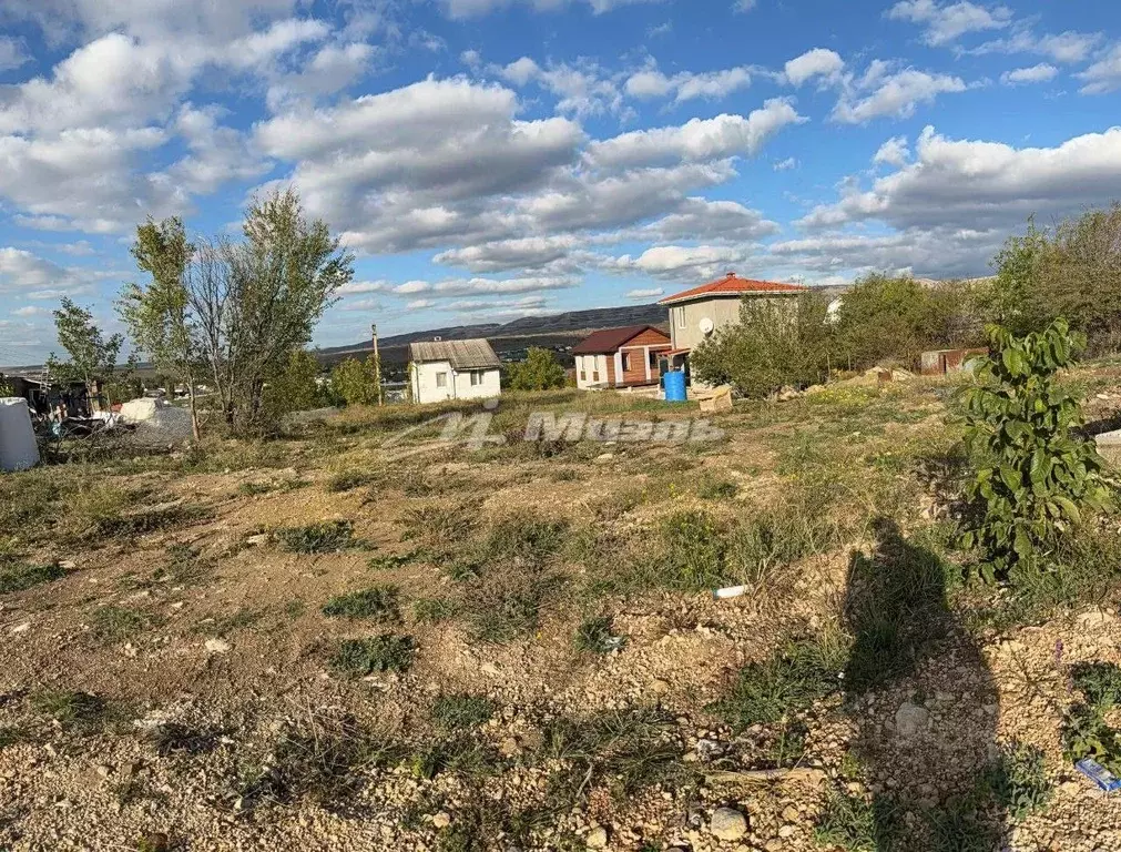 Участок в Крым, Симферопольский район, Добровское с/пос, с. Заречное ... - Фото 1