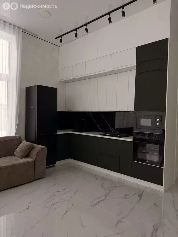 Дом в Мирное, улица Вити Коробкова, 11 (140 м) - Фото 1