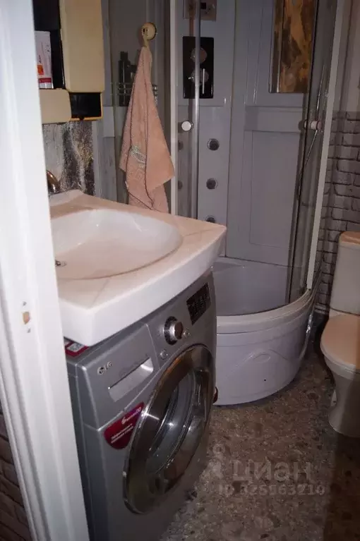 2-к кв. Омская область, Омск ул. Грибоедова, 11А (46.8 м) - Фото 0