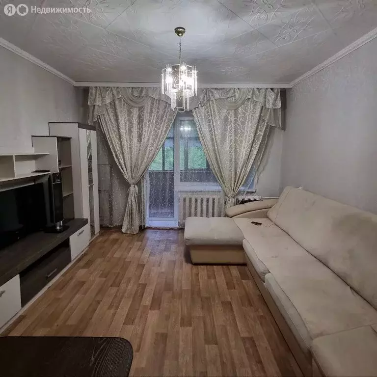 3-комнатная квартира: посёлок городского типа Серебряный Бор, 208 (68 ... - Фото 0
