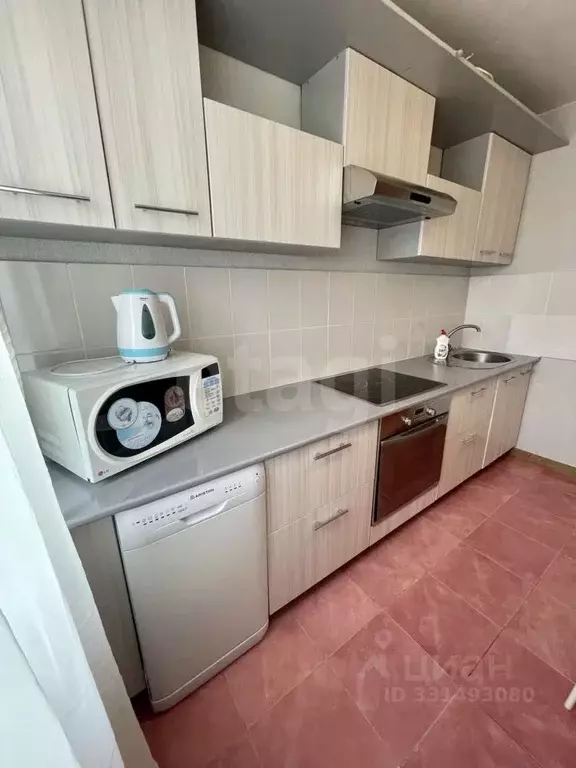 4-к кв. Тюменская область, Тюмень 6-й мкр, проезд 9 Мая, 2 (81.6 м) - Фото 1