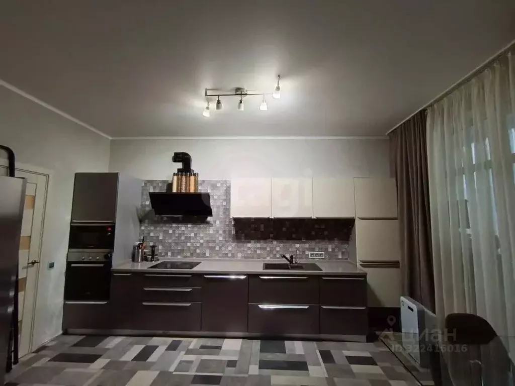2-к кв. Ямало-Ненецкий АО, Салехард ул. Республики, 49 (86.8 м) - Фото 0