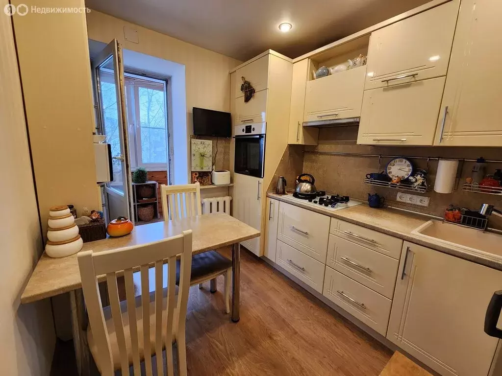 2-комнатная квартира: Великие Луки, улица Матвея Кузьмина, 11 (49.4 м) - Фото 2