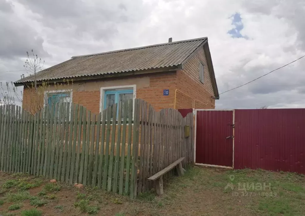 Дом в Оренбургская область, Бузулукский район, Каменносарминский ... - Фото 1