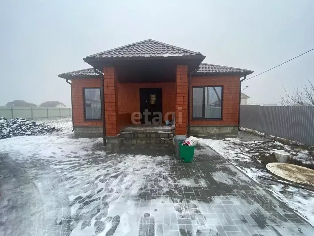 Дом в Белгородская область, Корочанский район, Мелиховское с/пос, с. ... - Фото 1