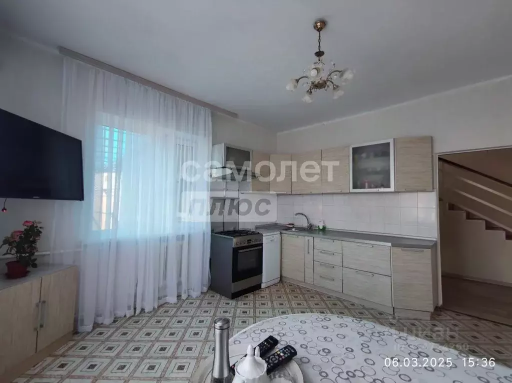 Дом в Краснодарский край, Абинский район, Ахтырское городское ... - Фото 1